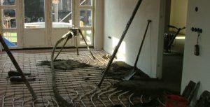 Cementdekvloer voorbeeld voor woning met perfecte ondergrond voor tegels en hout