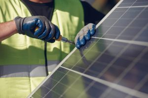Zonnepanelen op daken in Uden, gemeente die duurzame energie stimuleert met subsidies en ondersteuning voor inwoners