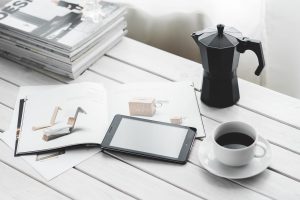 Moderne kantoorinrichting met trends voor 2025: flexibele werkplekken, ergonomische meubels en technologie-integratie