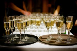 Partyverhuur Den Bosch: tenten, tafels en stoelen voor je perfecte feest
